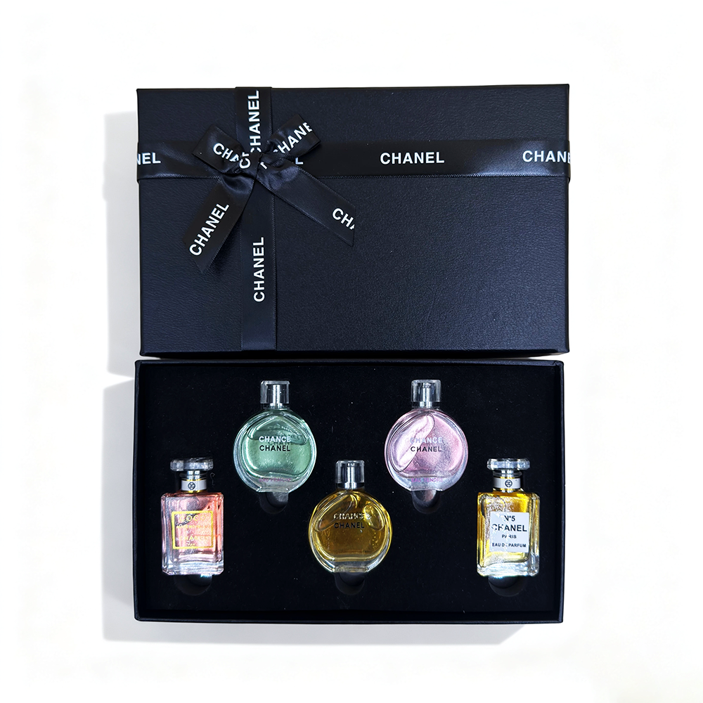 T01正 Chanel sample set of five items in a black box - Image 1